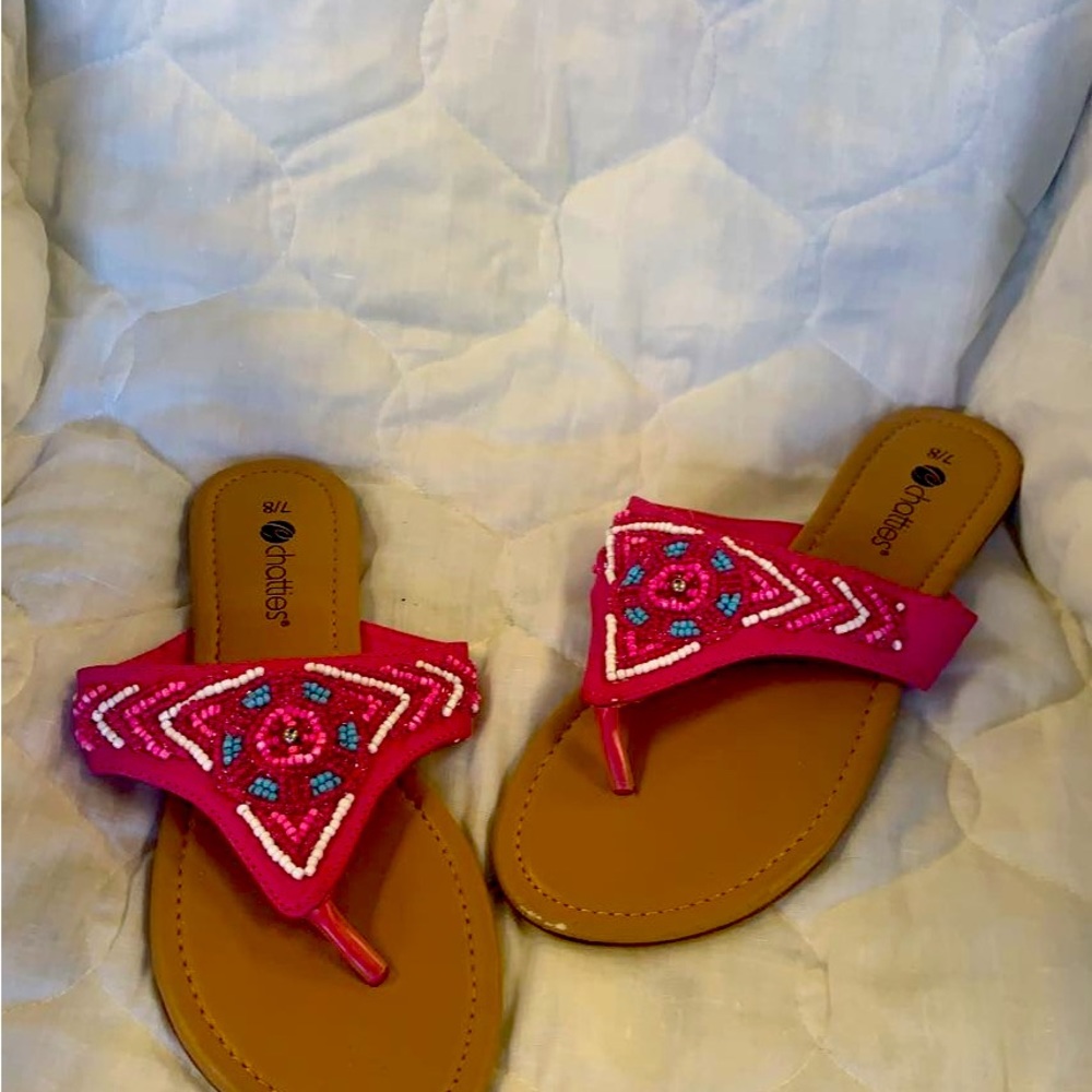 Size 7/8 pink and white and blue dressy flip flops